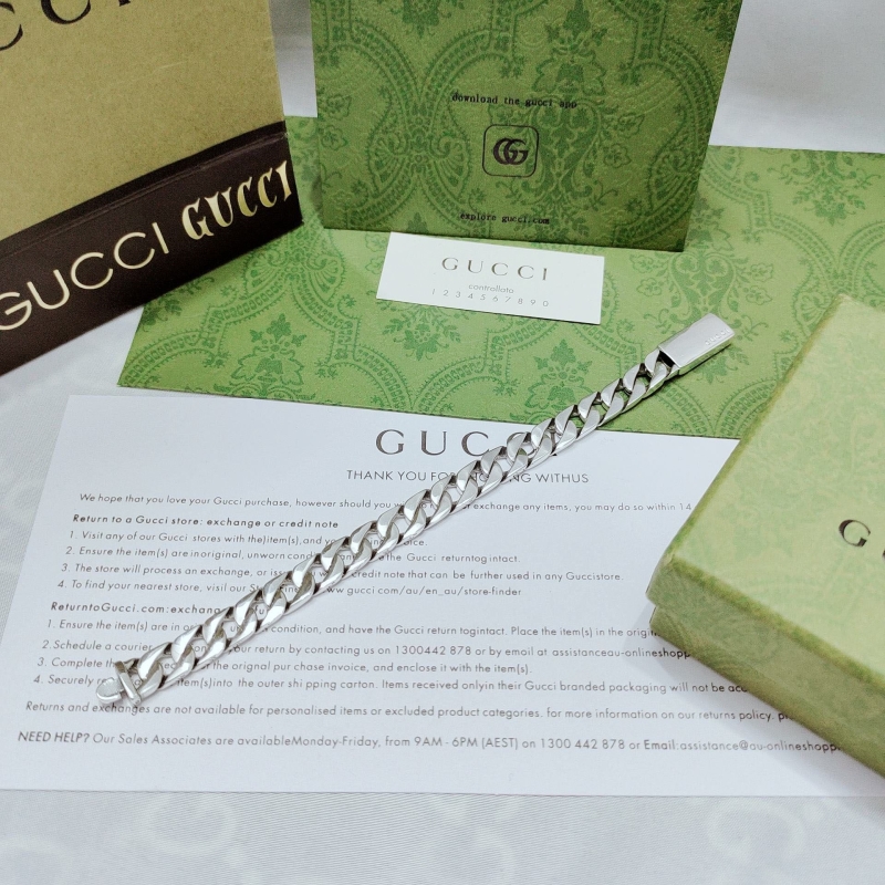 G*u*i bracelets